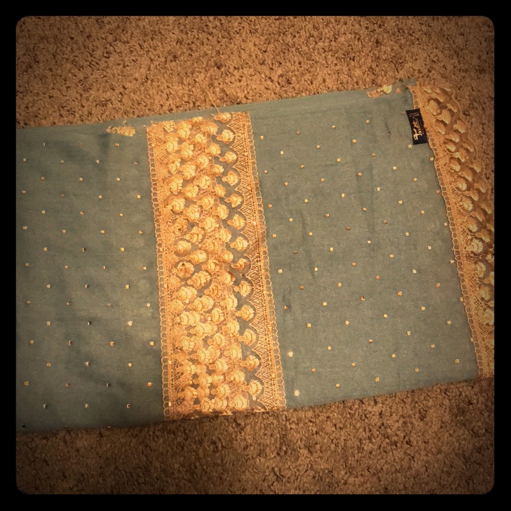 Brand new scarf